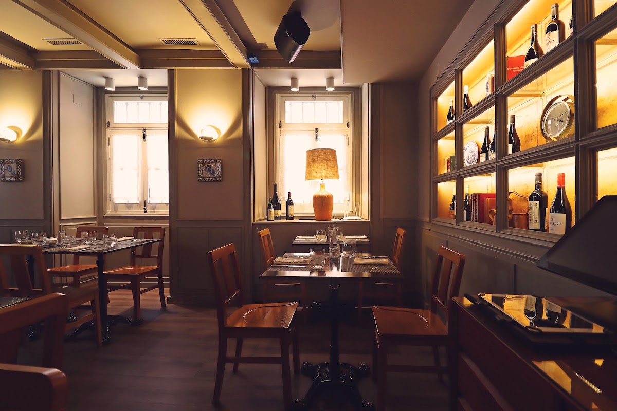 Armazém warm dining room